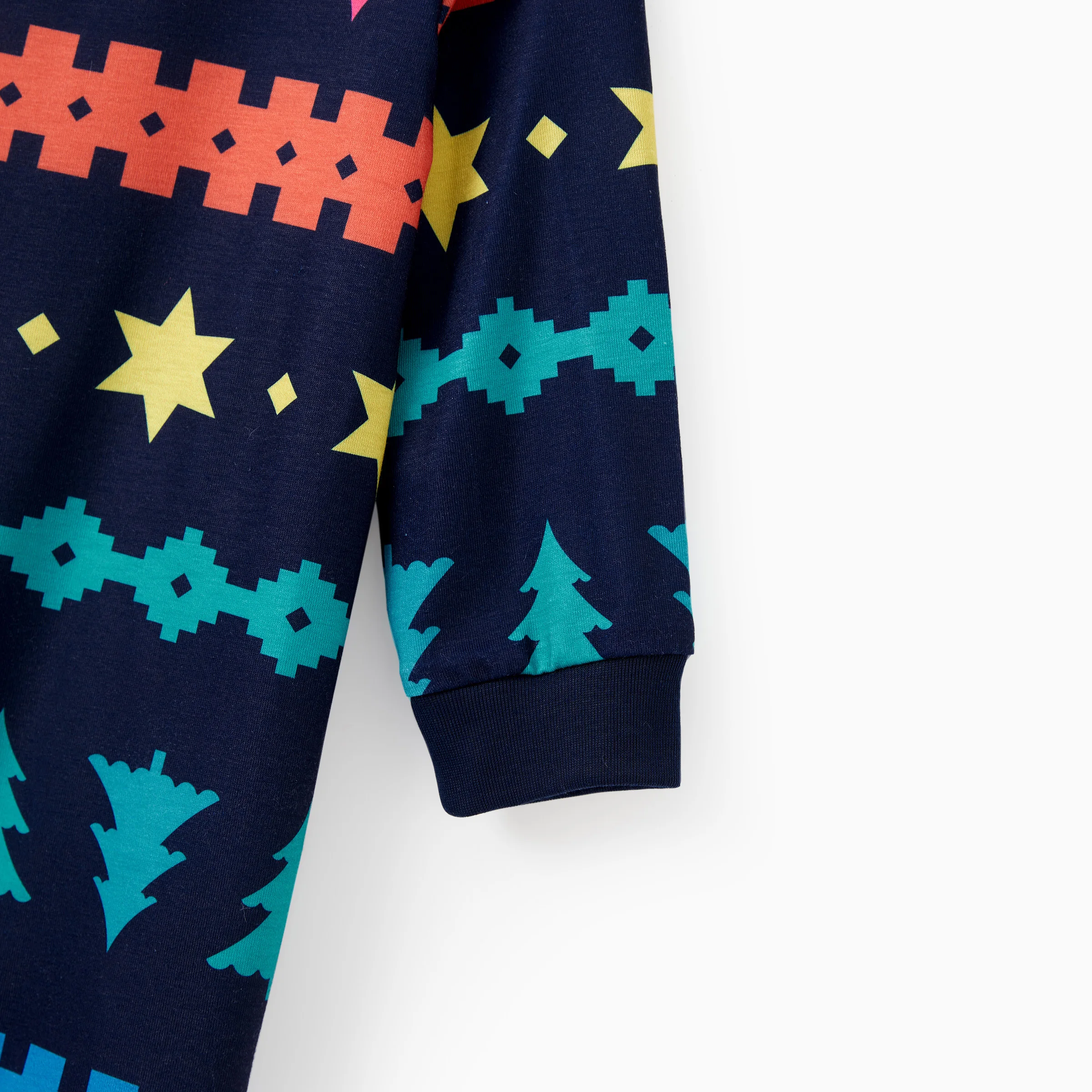 thumbnail image 5 of Conjuntos de pijamas navideños a juego para toda la familia con estampado de árboles, estrellas y Fair Isle, 5 of 5