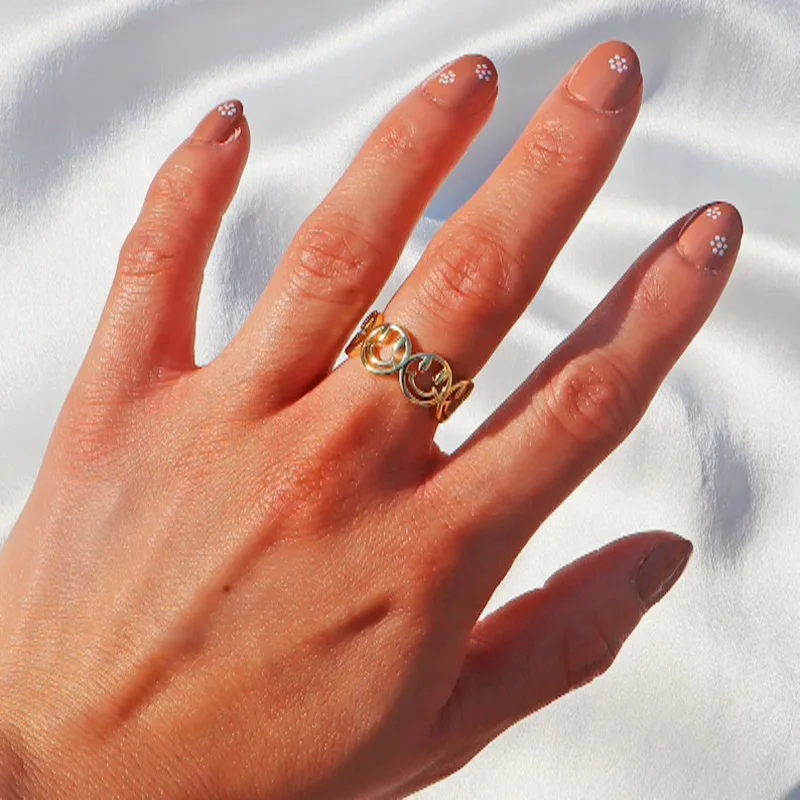 

Fashion Women Stainless Steel Ring Gold Hollow Smiley Adjustable Finger Ring Fashion Party Jewelry Geometric Aesthetic Open Ring
