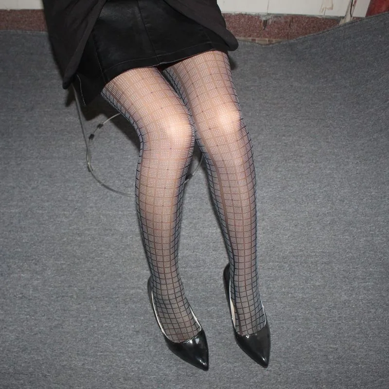 

Ретро квадратные Жаккардовые Женские колготки тонкие пикантные пиксельный стиль Горячая Распродажа модные черные колготки