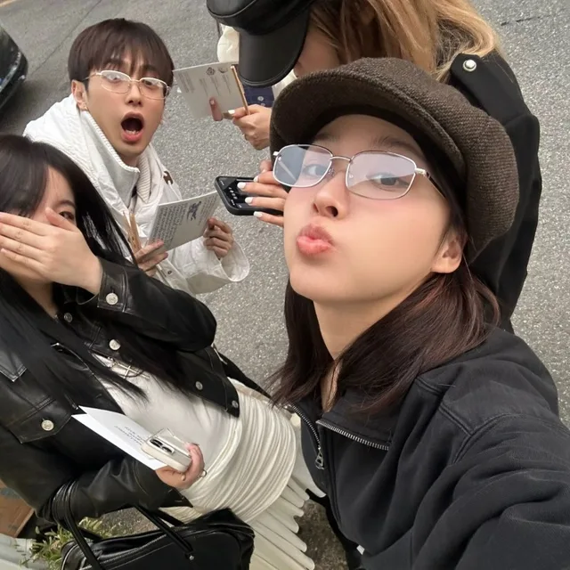 Y2K 레트로 사각형 프레임 안경: 과거의 매력과 현재의 스타일이 만나는 곳