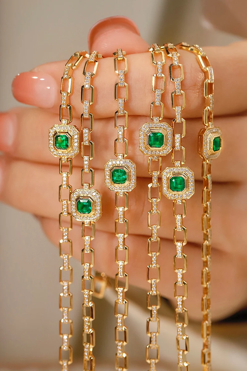 Metal: 18K Yellow Gold elegant real emerald bracelet