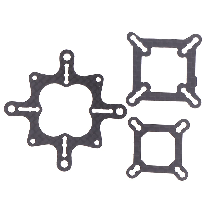 Support moteur en fibre de carbone pour simulateur RC, installé sur un châssis avec vis.