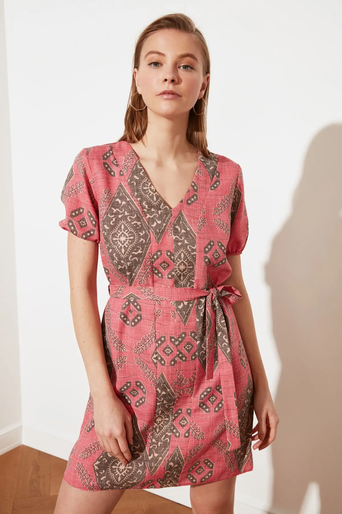 Платье с поясом и принтом TWOSS21EL2604 | Женская одежда