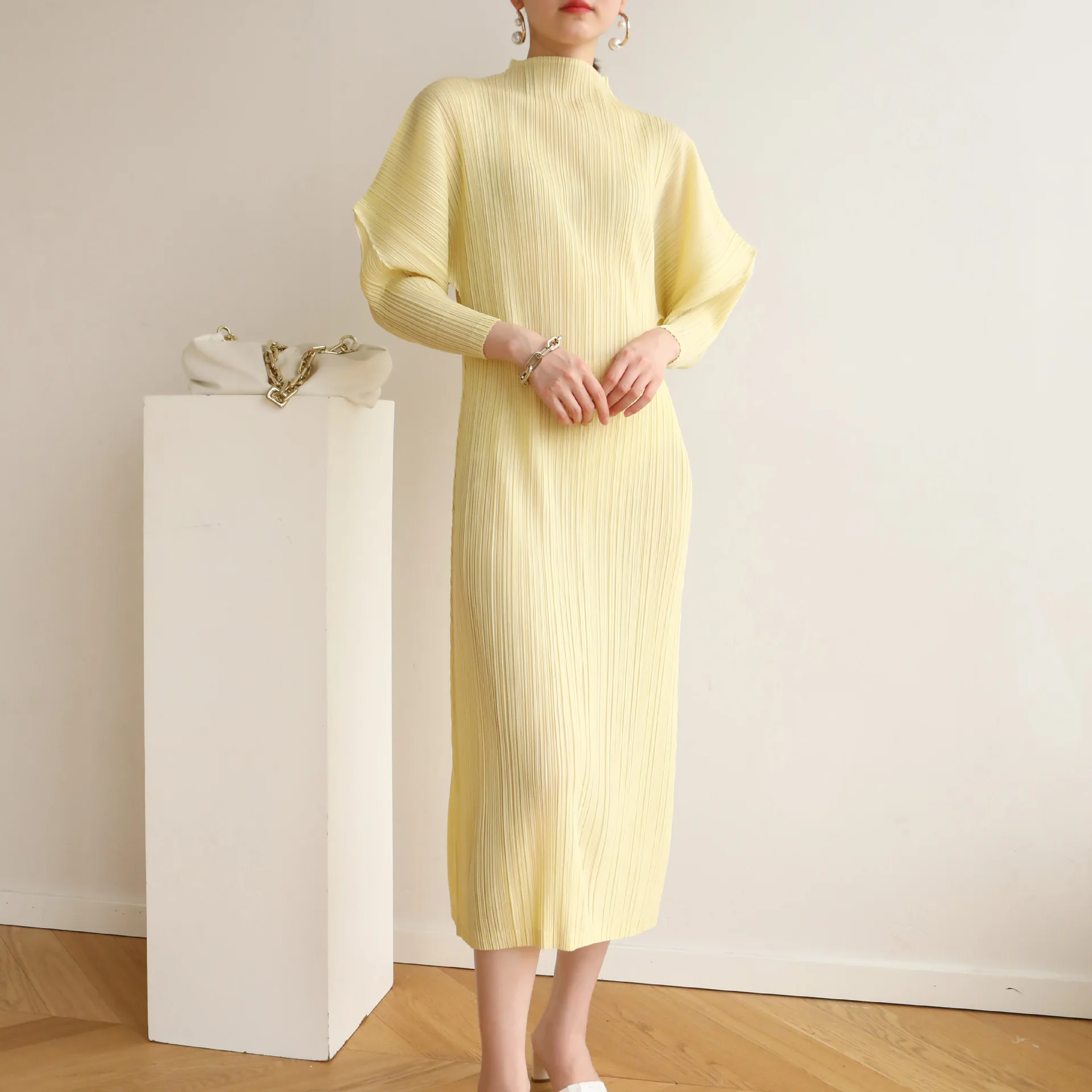 

Оригинальное платье Miyake, новинка весны и лета 2024, роскошное Плиссированное свободное платье для отдыха большого размера с коротким рукавом летучая мышь