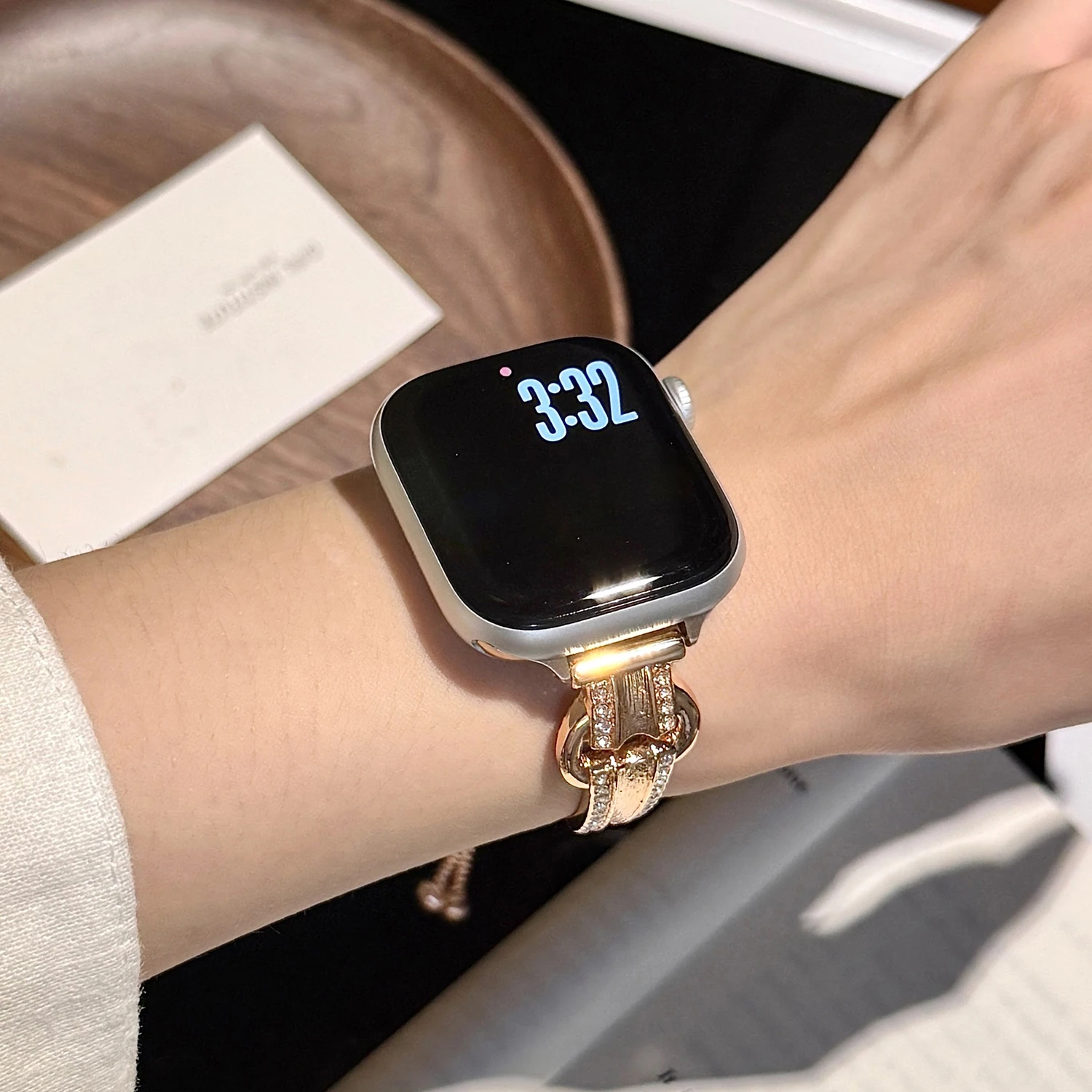 V-förmiges, luxuriöses, mit Diamanten besetztes Armband + Gehäuse für Apple Watch 49/46/45/44/42 41/40/38 Damenarmband für iwatch Ultra S10/9/8/7/6 – Detail 14