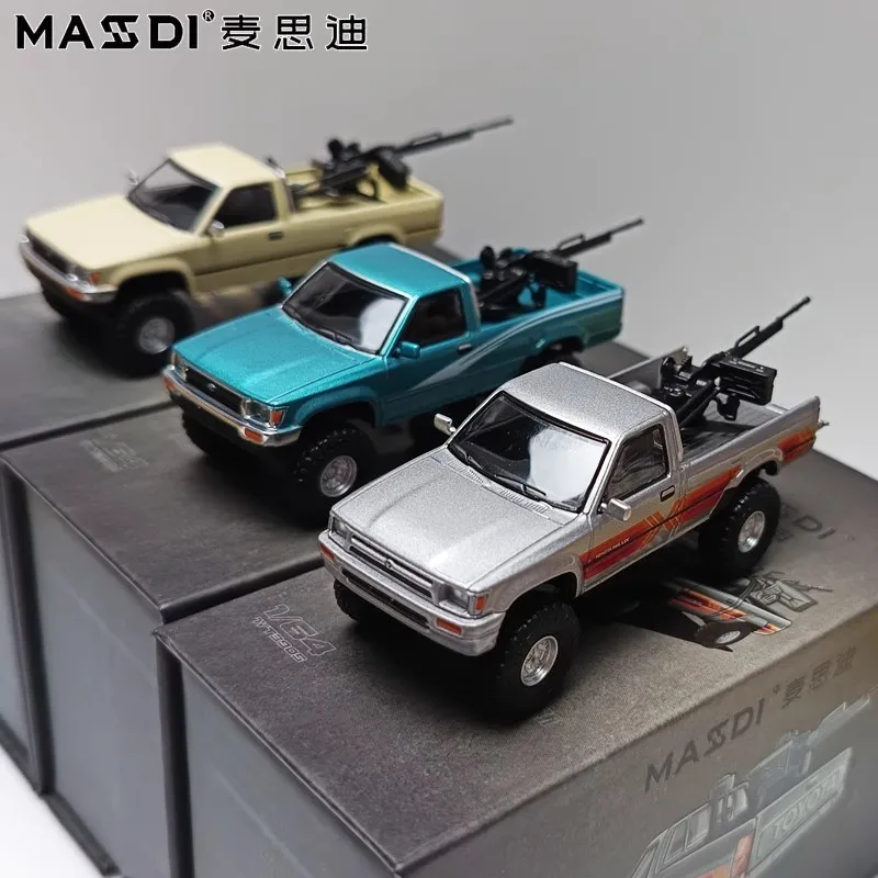 새로운 재고 있음 Masdi 1:64 도요타 하이럭스 듀얼 로우 4륜 구동 픽업 합금 미니어처 다이캐스트 모델 1995 도요타 하이럭스 자동차 모형 장난감 선물