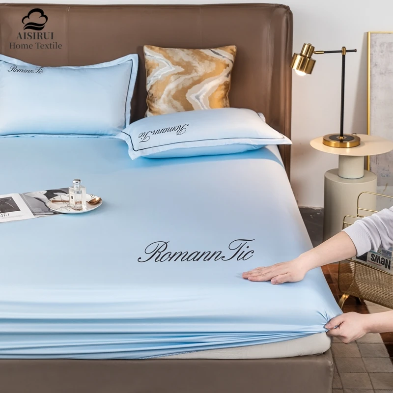 

Luxury Ice Silk Mattress Cover Skin-friendly Breathable Bed Sheet Machine Washable Bedding Smooth Cooling Bedspread Home Decor