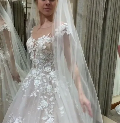 LORIE Modest Lace Wedding Dress A Line Sleeveless Appliqued Lace Bride Dresses Elegant Illusion Back Wedding Gowns