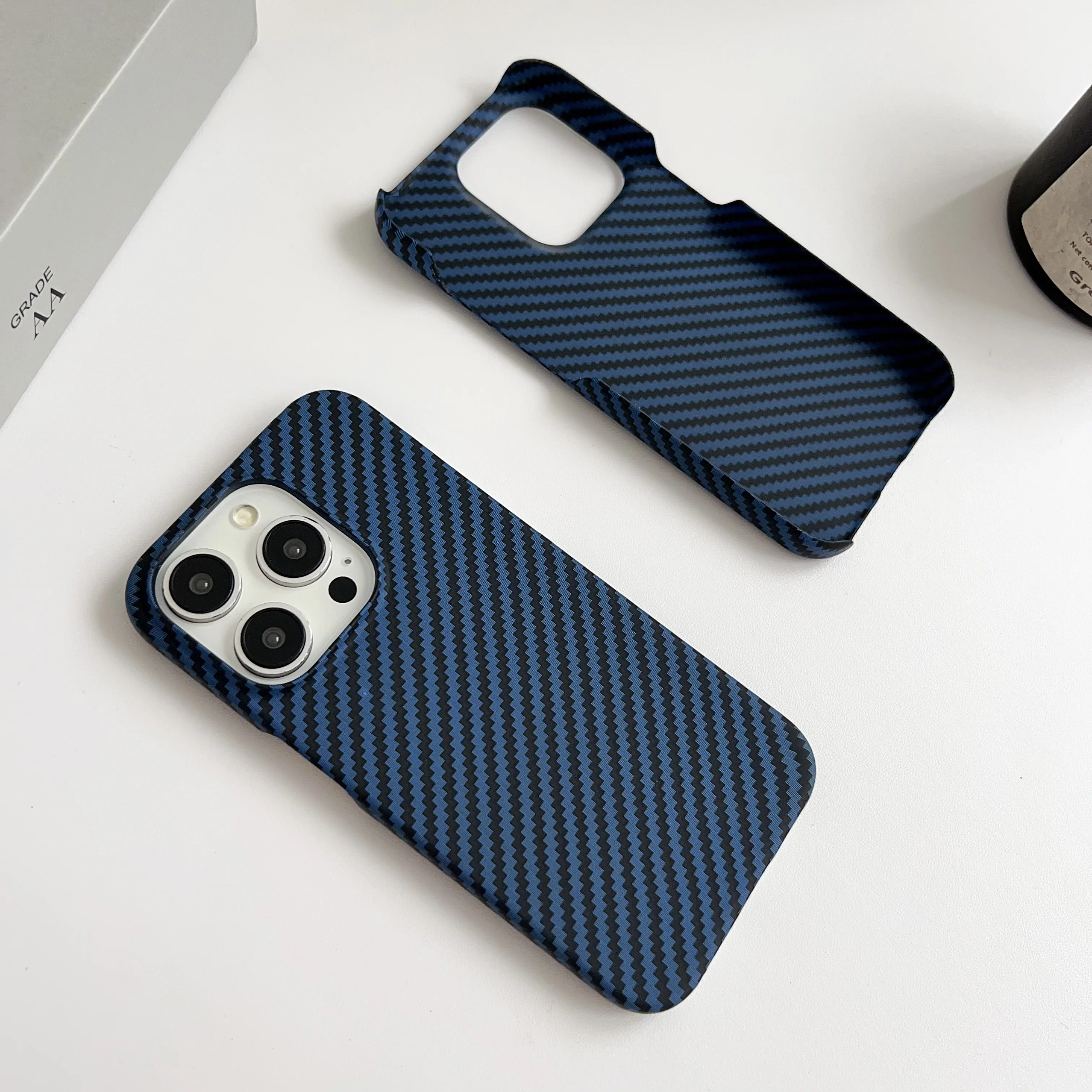 Sleek Carbon Fiber Texture Ultra-Thin Matte Protective Cover