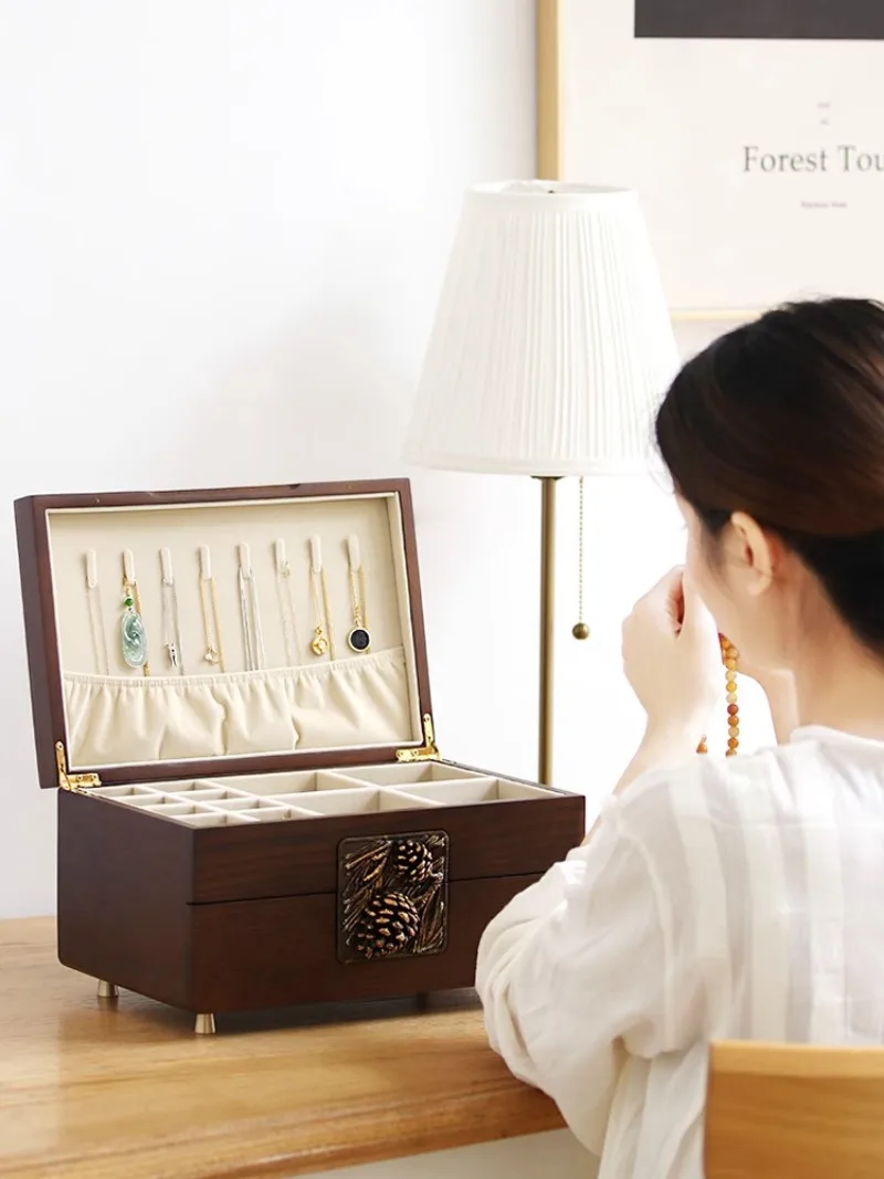 

Фотобокс из массива дерева