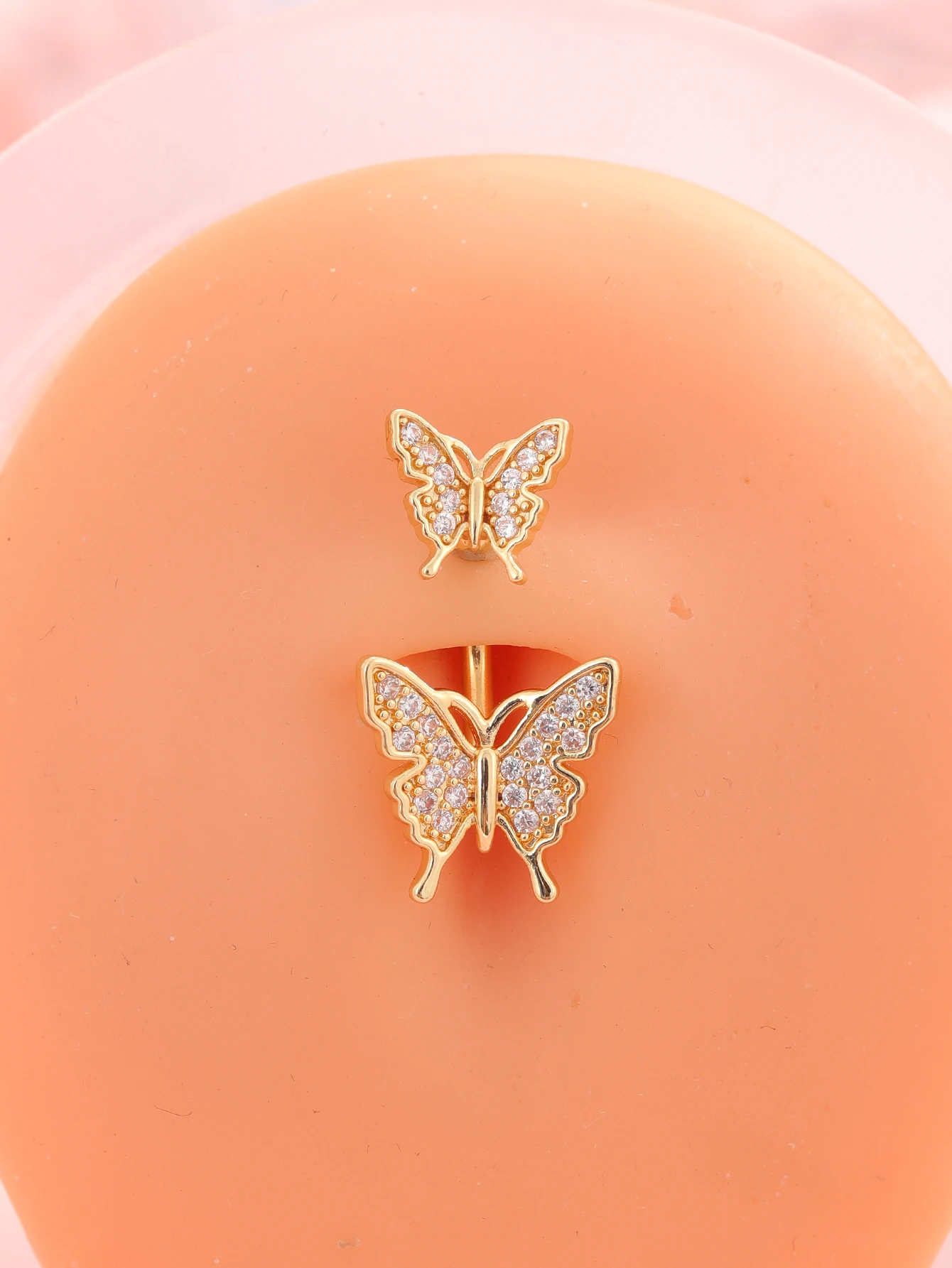 1 Stück Goldfarbener Kristall-CZ-Bauchnabelpiercing Schmetterling Biene Edelstahl Gebogener Bauchnabelring 14G Hängender Bauchnabelpiercing-Ring – Detail 17