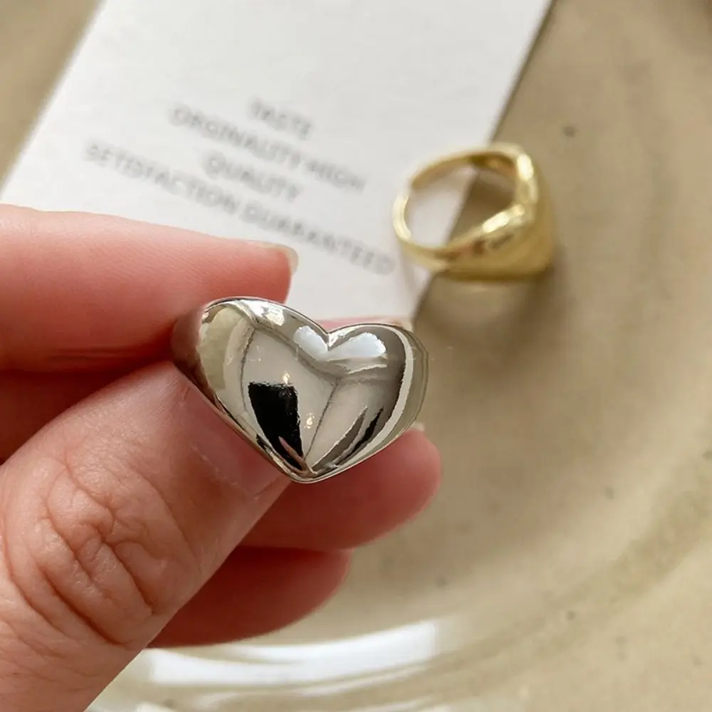 Stile di moda 2025, anello alla moda a forma di cuore in metallo liscio da donna, design semplice Y2K, regalo di coppia, gioielli, accessori_voghion.com