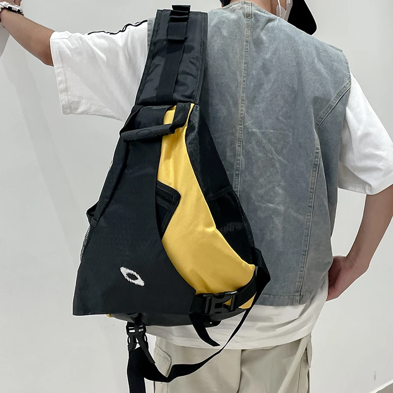 Large capacity chest bag, large capacity side back crossbody bag, multiple pockets, suitable for outdoor sports, travel and cycl