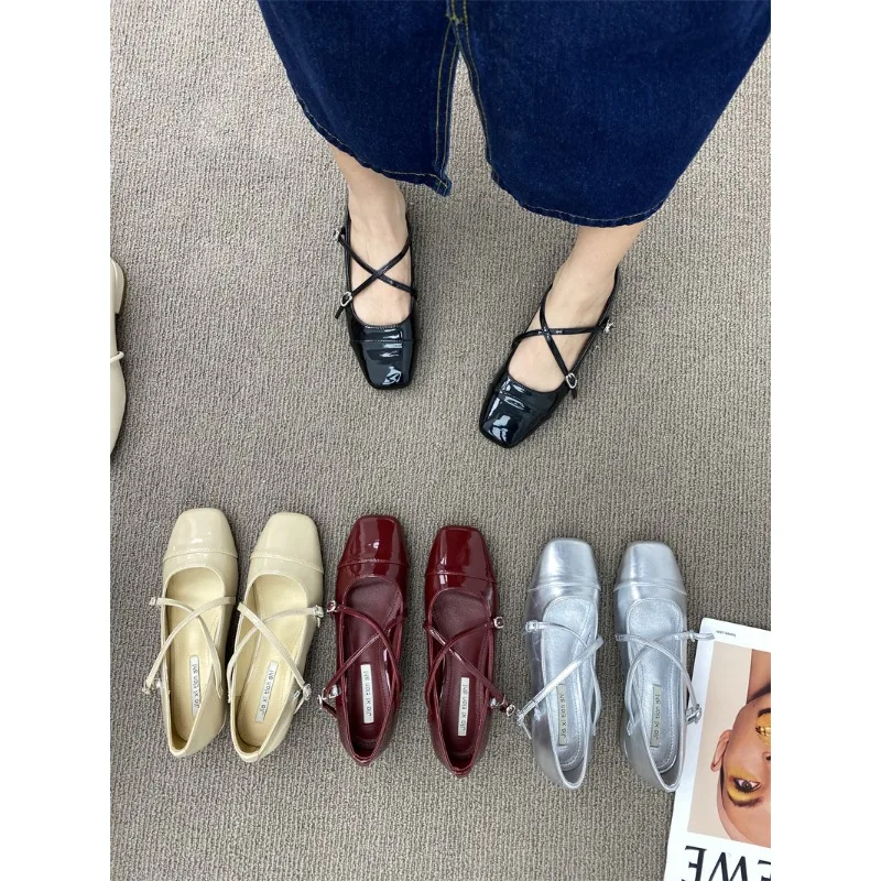 

Женские туфли с закрытым носком, легкие однотонные туфли с квадратным носком и пряжкой, весна-осень 2024