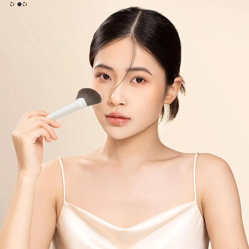 Description Picture 5 of itemEyeshadow Brush Mini Nose Contour Brush Angled Nose Contour Brow Bone Highlight Makeup Brush For Full Face Makeup Beginners