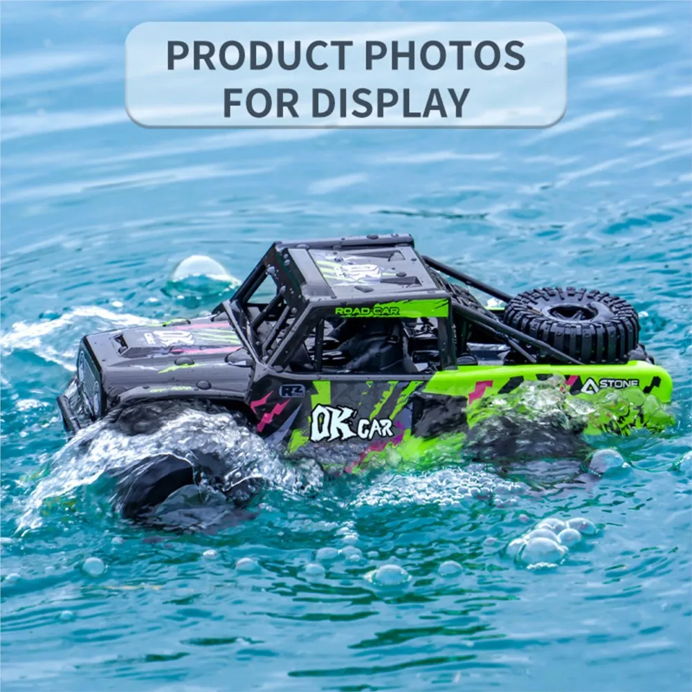 Rotation 360° de la voiture RC amphibie JJRC Q191 sur une surface boueuse, montrant sa maniabilité tout-terrain.
