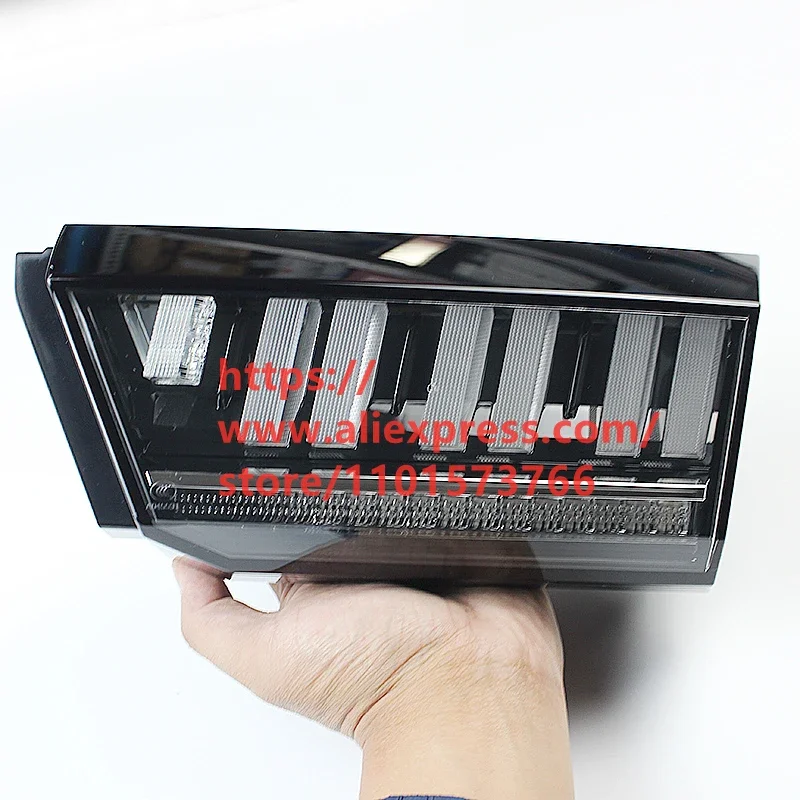 

Задняя деталь для LYNK & CO 02