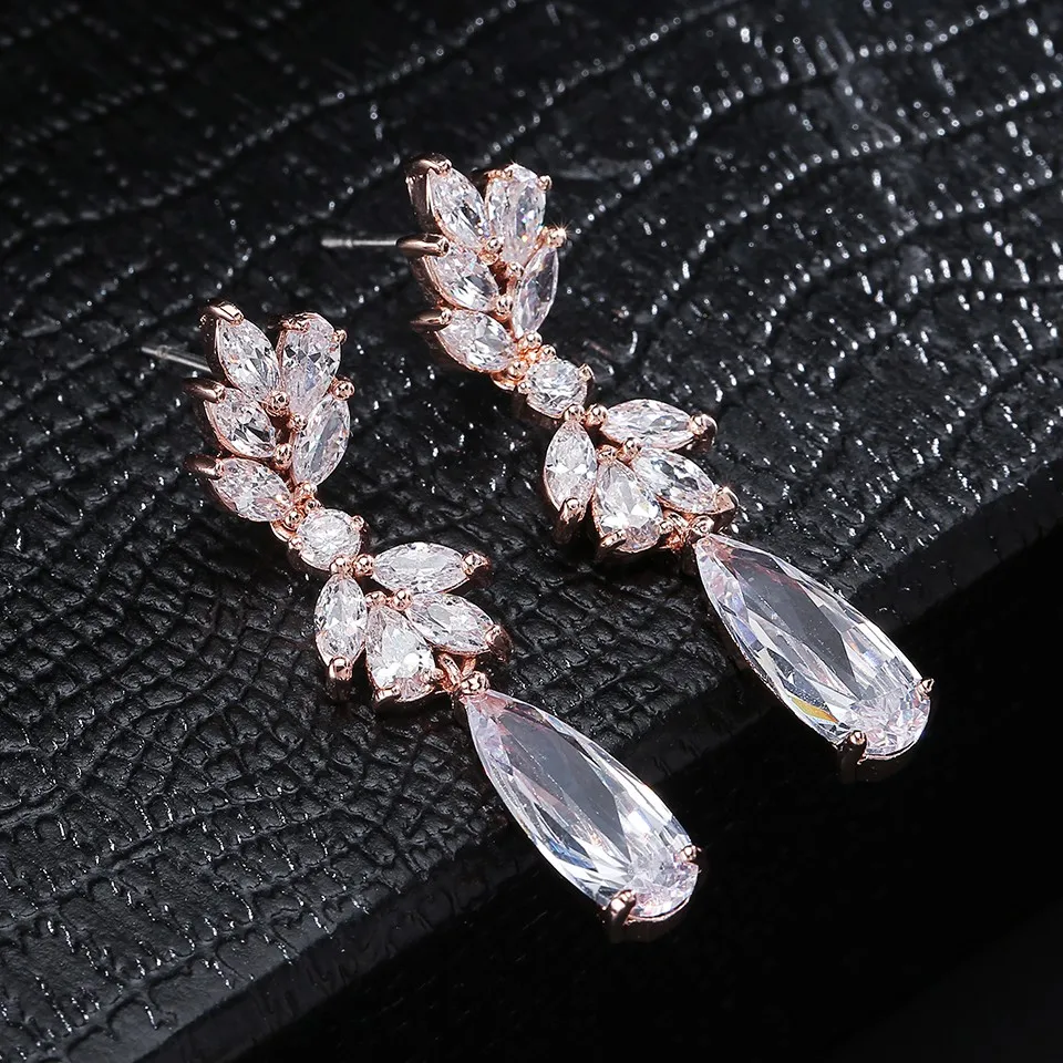 Wedding Cz White Pearl Drop Crystal Earrings, क्रिस्टल ड्रॉप बालियां,  क्रिस्टल कान की बाली, किस्टल ड्राप इयररिंग - Pinkcity Craft, Jaipur | ID:  25611430497