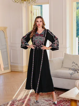 Muslim Elegant dress Culture Middle Eastern Clothing For All Seasons Dubai Women Long Sleeve Abaya Embroidered Diamond Robe
