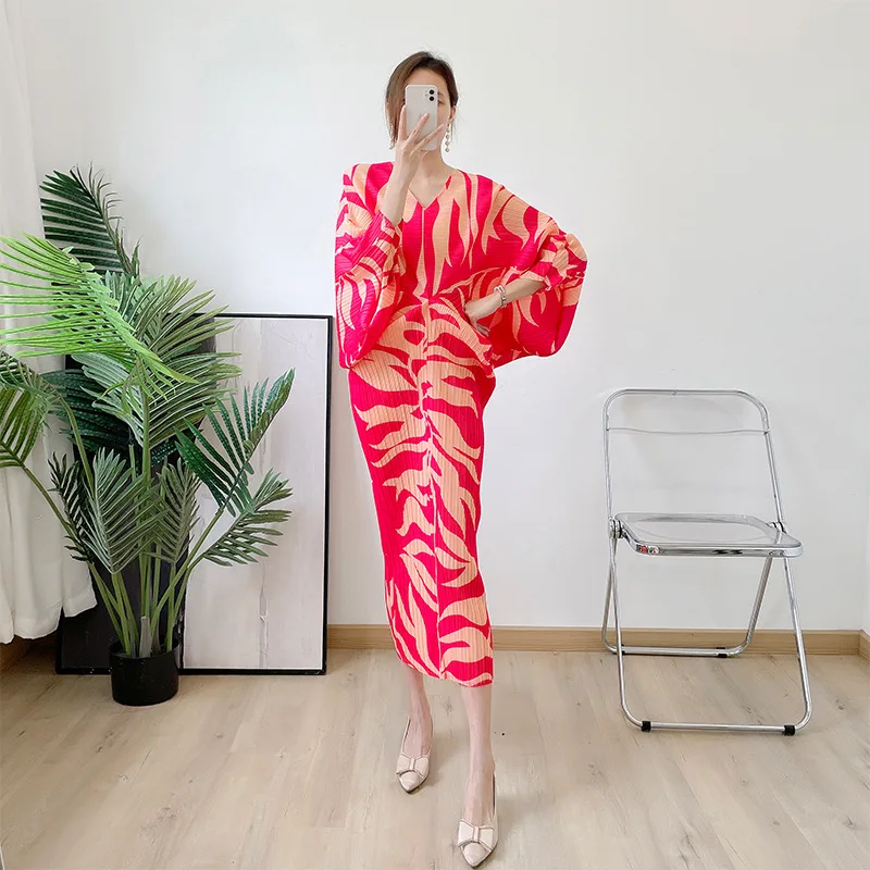 

Pleated Loose V-Neck Dress Spring/Summer New Fashionable Print Large Size Slim Mid length Dress for Women [YS20178-6]