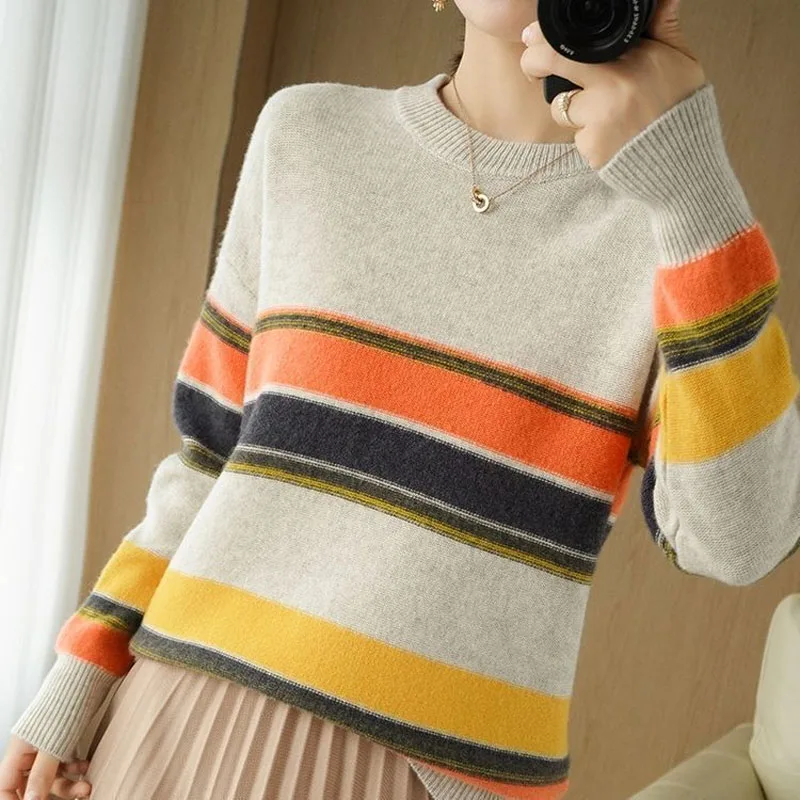 Рисунок 2 - Женский трикотажный свитер в полоску