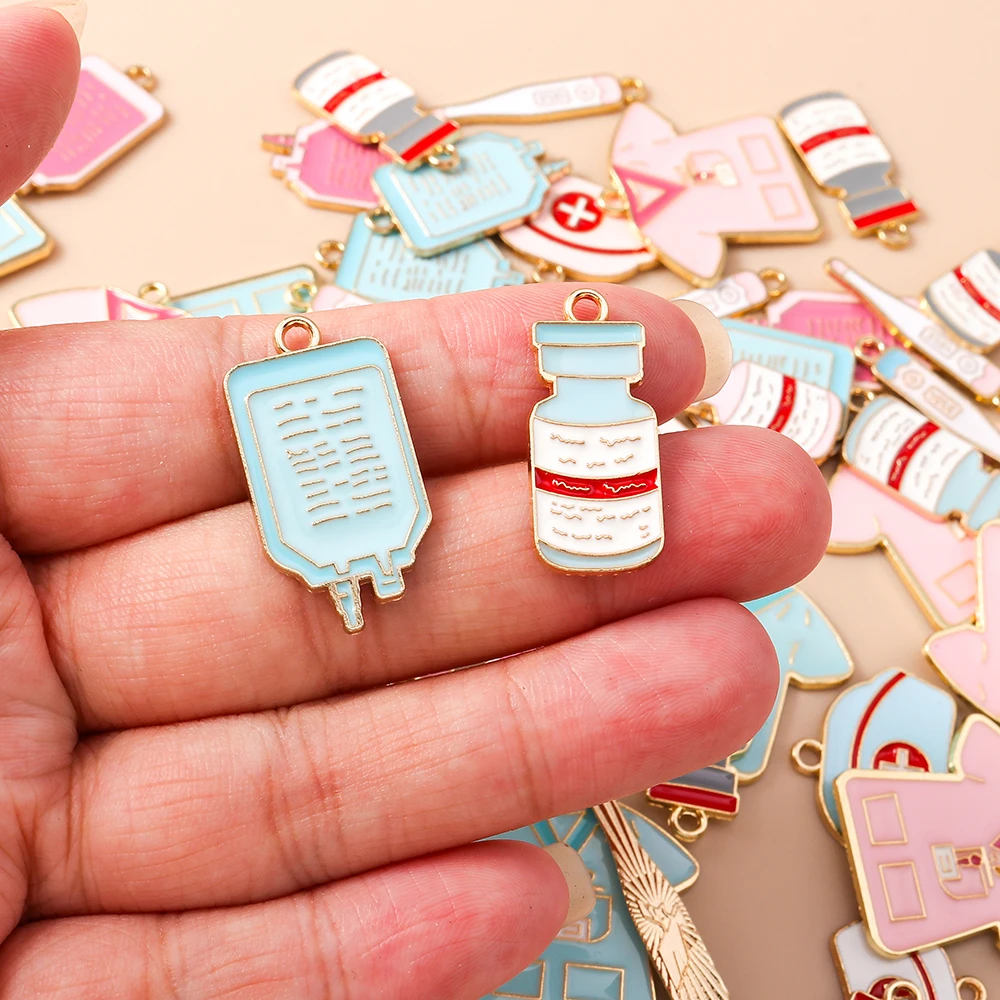 Leslie 10 Stück Emaille Medizinische Stethoskop Spritze Krankenschwester Hut Anhänger für Armband DIY Ärzte Charms Schmuckherstellung