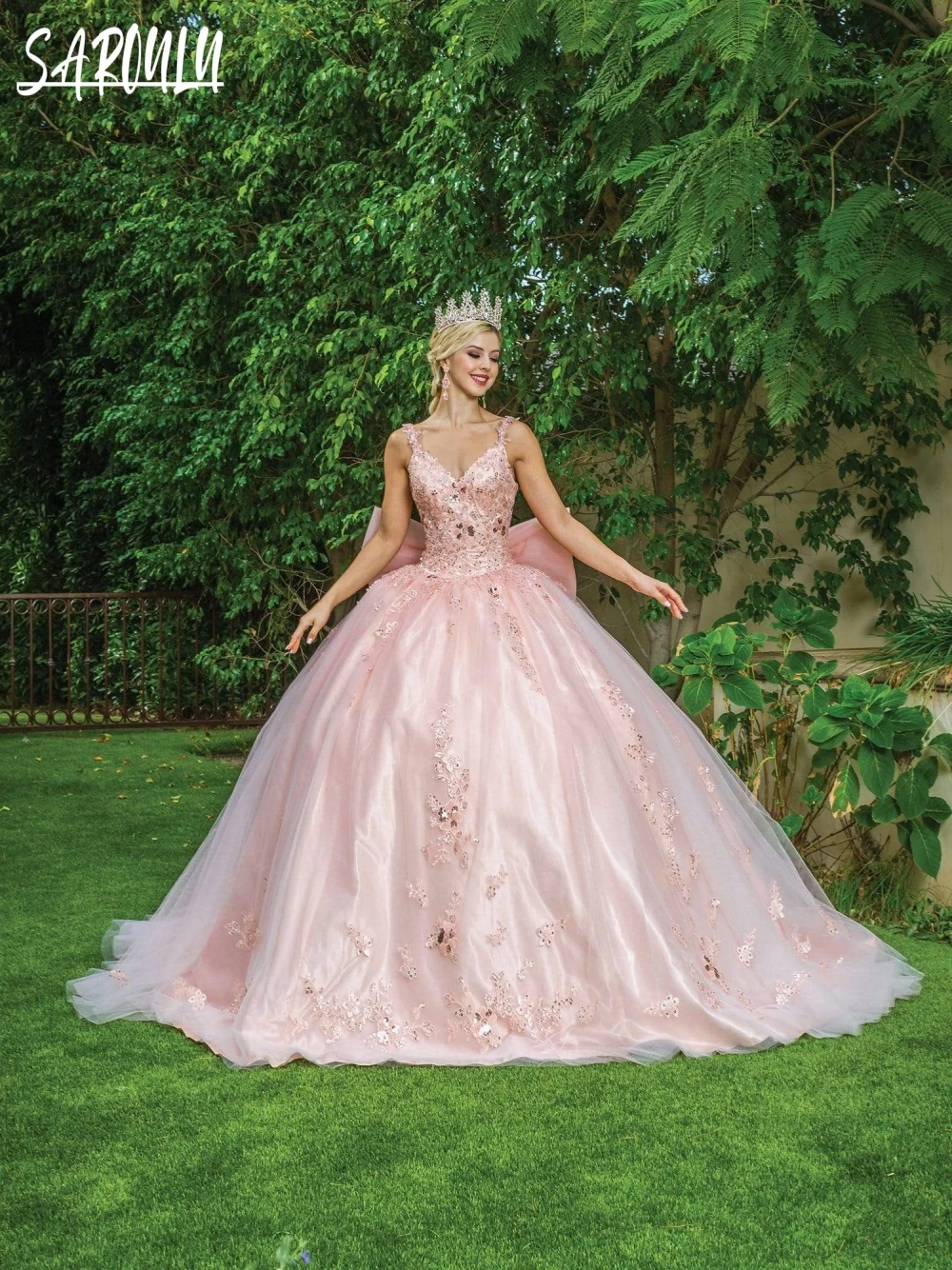 

Pink V-neck Princess Quinceanera Dress Party Appliques Bride Robe Elegant Bow Floor-length Bridal Dresses Vestidos De Novia