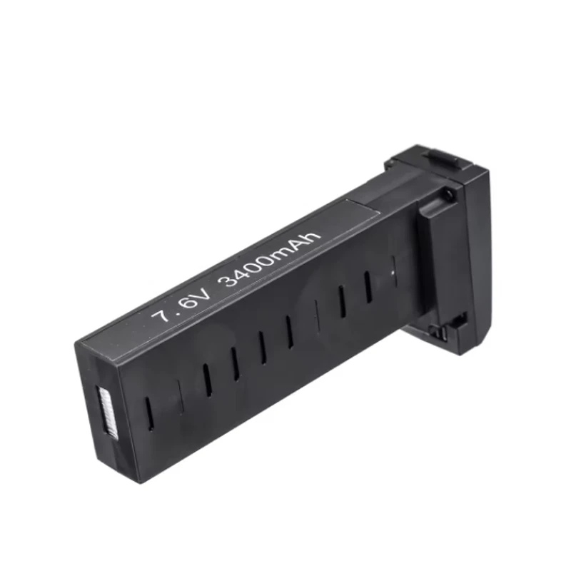 Batterie drone SG906 PRO 7.6V 3400mAh insérée dans un drone, illustrant le remplacement facile.