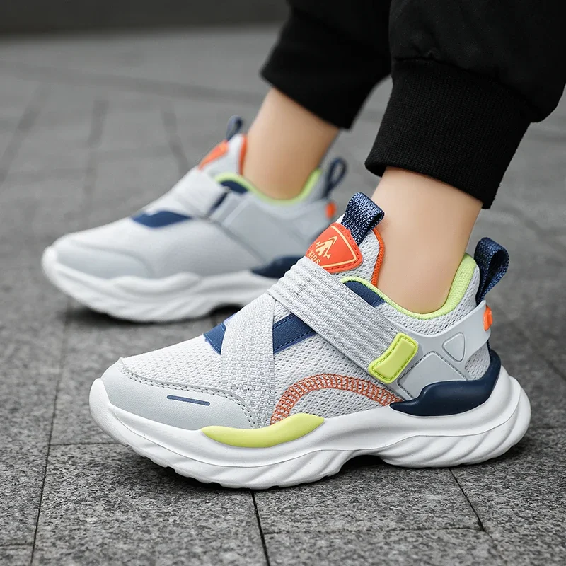 Children's Sports Shoes Spring New Boys and Girls Running Shoes Fashion Soft Sole Hook & Loop Students Casual Sneakers