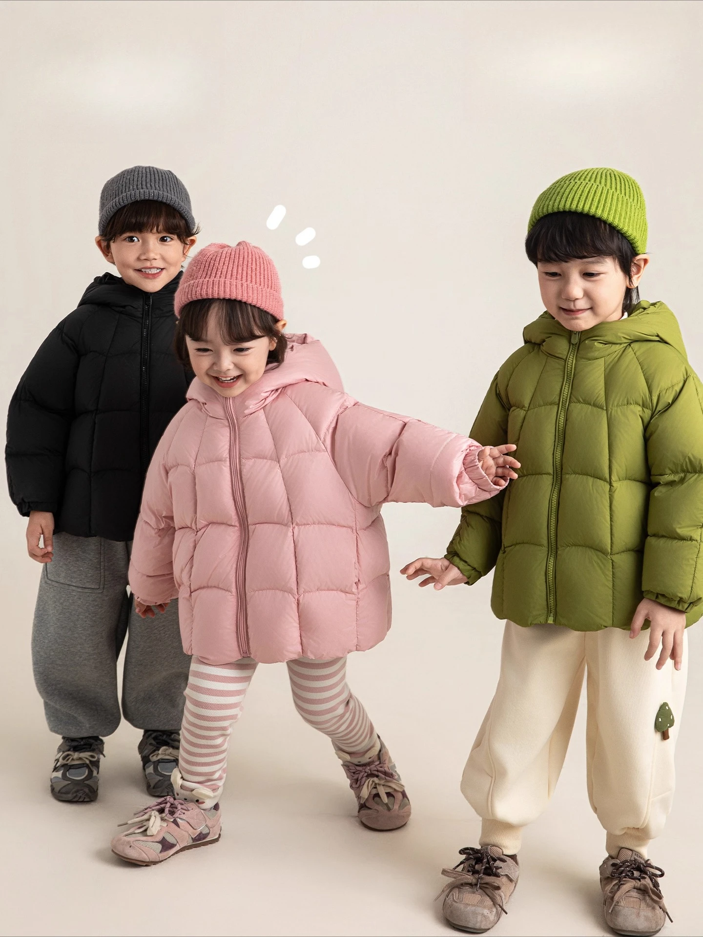 크리스마스 선물 2025 여아 후드 다운 재킷 95% 화이트 덕 다운 푸피 단색 겨울 따뜻한 파카 1세7세