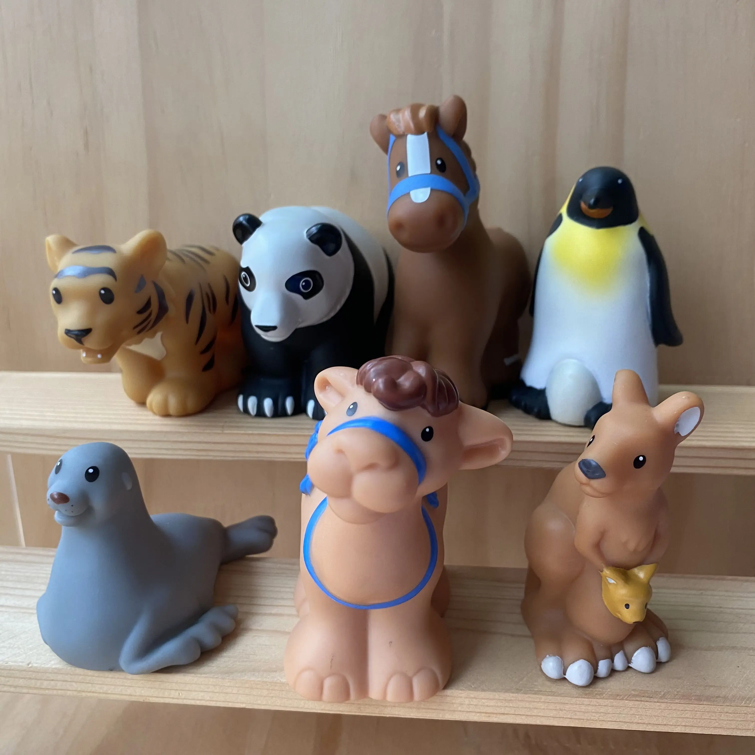 

LOT OF 7PCS (2.5 INCH) Fisher Price Little People Tiger panda horse penguin sea lion camel kangaroo Animal assemblage