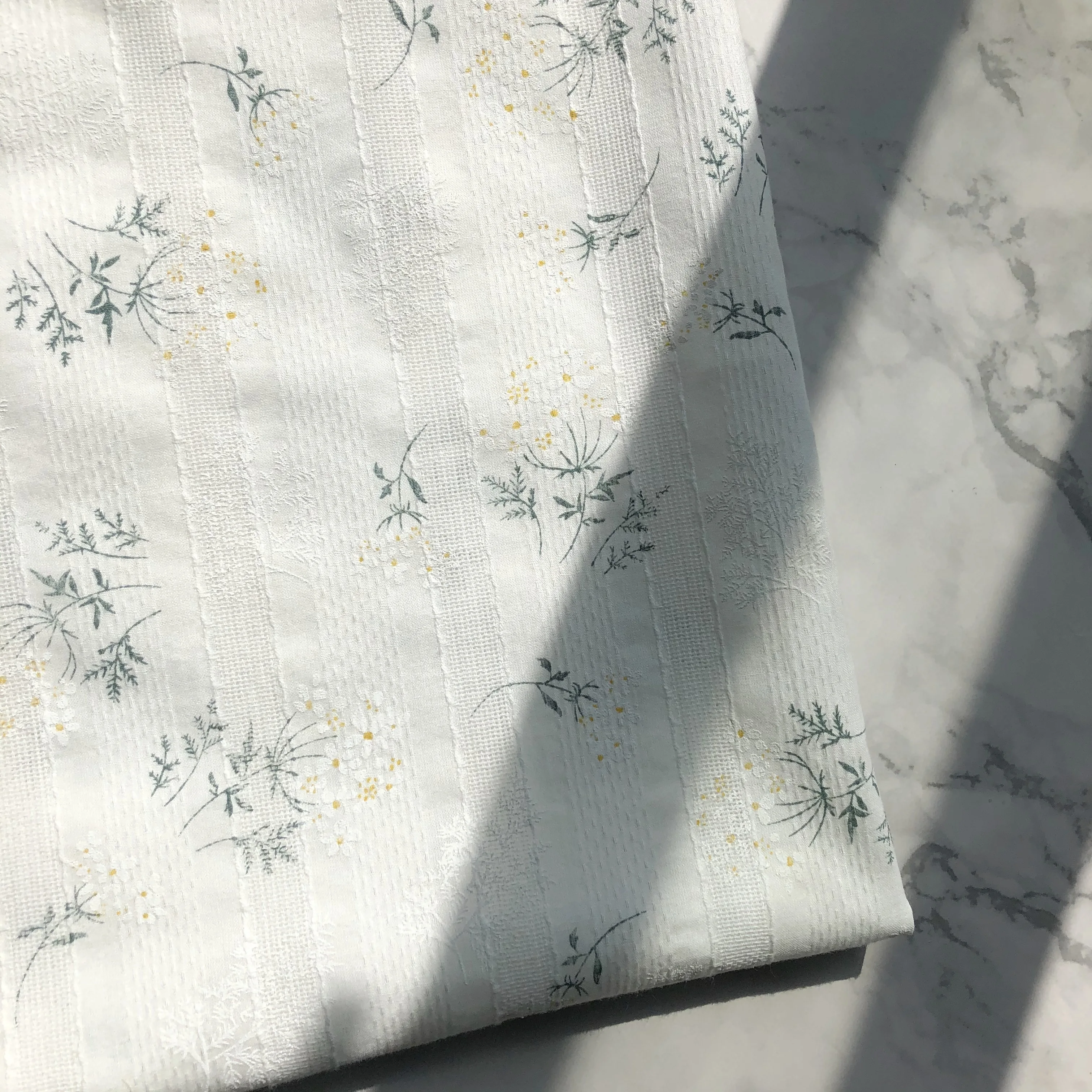 

Pure Cotton Soft Bouquet Jacquard Fabric New Clothing and Dress Tablecloth and Curtain Handmade