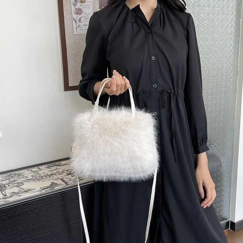 Winter Fashion Faux Fur Crossbody Bags for Women's Gift, Pearl Chain Decor Shoulder Bag, Ladies Handbags Top-handel Bag