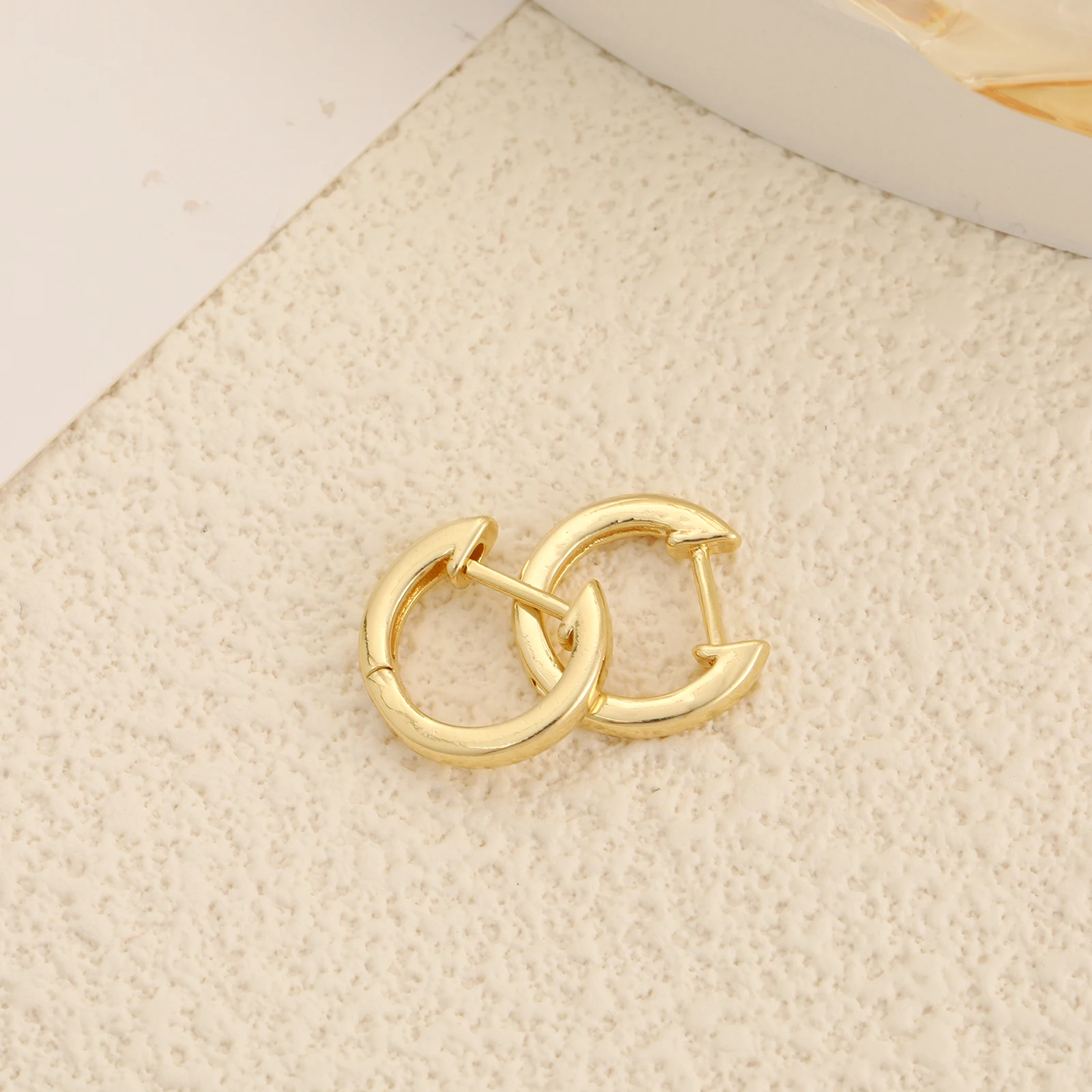 2024 New Smooth Metal Chunky Hoop Earrings for Women Fashion Gold Color Round Circle Hoops Girls Statement Earrings Punk Jewelry