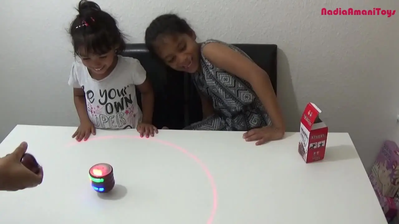 Toy spinning top with light and music dynamic toy suitable for children's gift color light