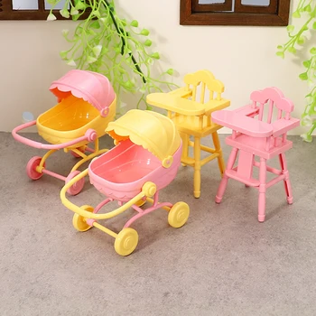 Fai finta di giocare con un kit per casa delle bambole per bambini: passeggino e tavoli da pranzo in miniatura