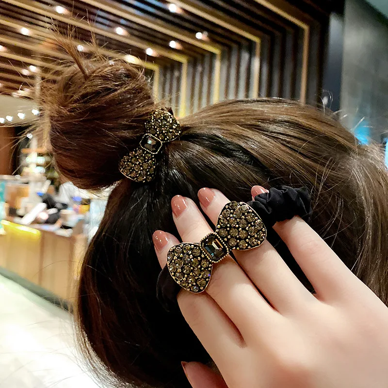 Printed Ribbon Scrunchie Tie - Kaiale Shop | Accesorios para el pelo, Pelo  de moda, Lazo para el pelo