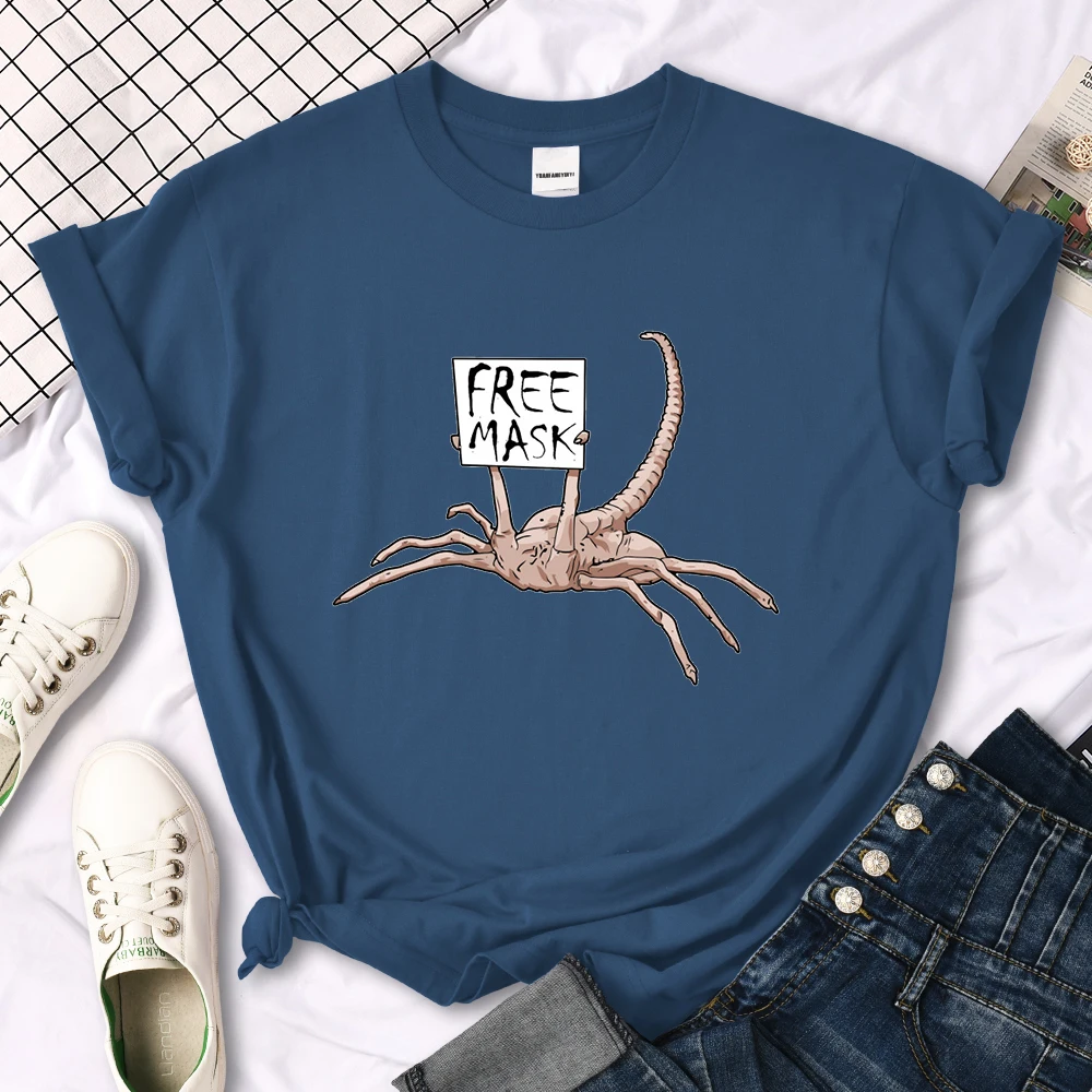Alien Facehugger Horror Women's Tee Shirts Classic Womenswear Summer t-Shirts Anime Basic Clothes Oversize Women's Tees Shirts