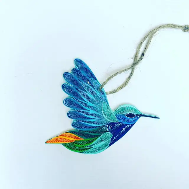 Kiváló Minőségű Kék ​​Színű Kolibri Medál Könnyű Gyönyörű Repülõ Ékszer Fal Díszítő - Image 4