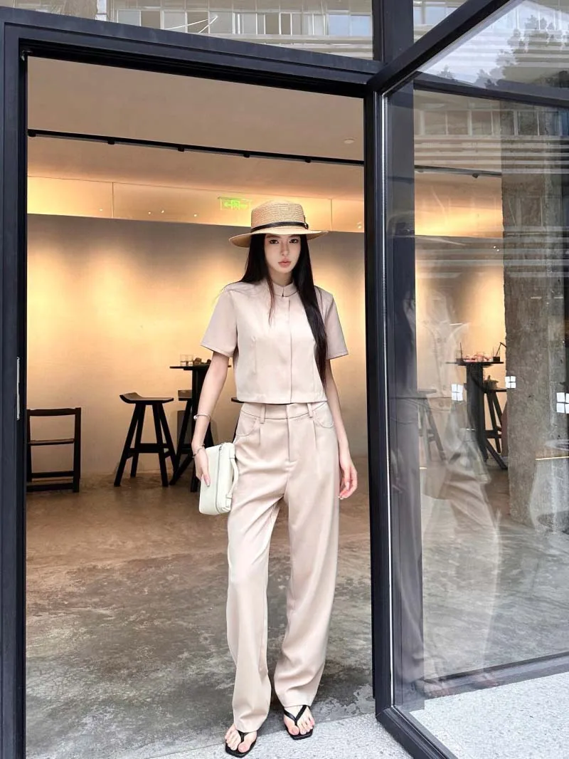 

British needle shaped Korean luxury casual trend temperament versatile daily short sleeved top paired with wide leg pants