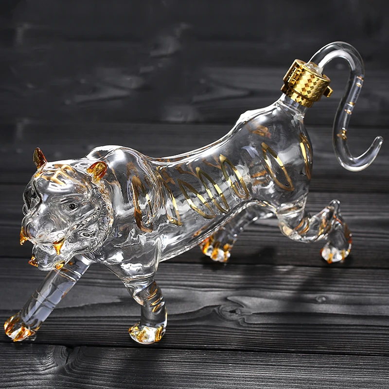Handsome tiger shaped animal lead-free glass bottle wine