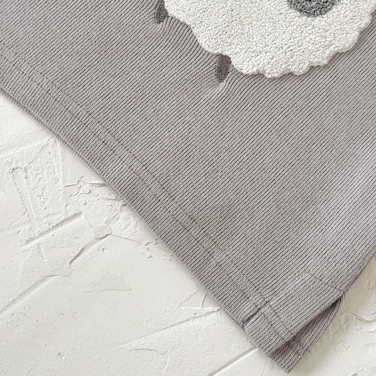Babykleidung aus Baumwolle für Frühling und Herbst, Lamm-Muster Handtuch-Stickerei Oberteil + Lässige Knieschutz-Hosen Sets – Detail 4