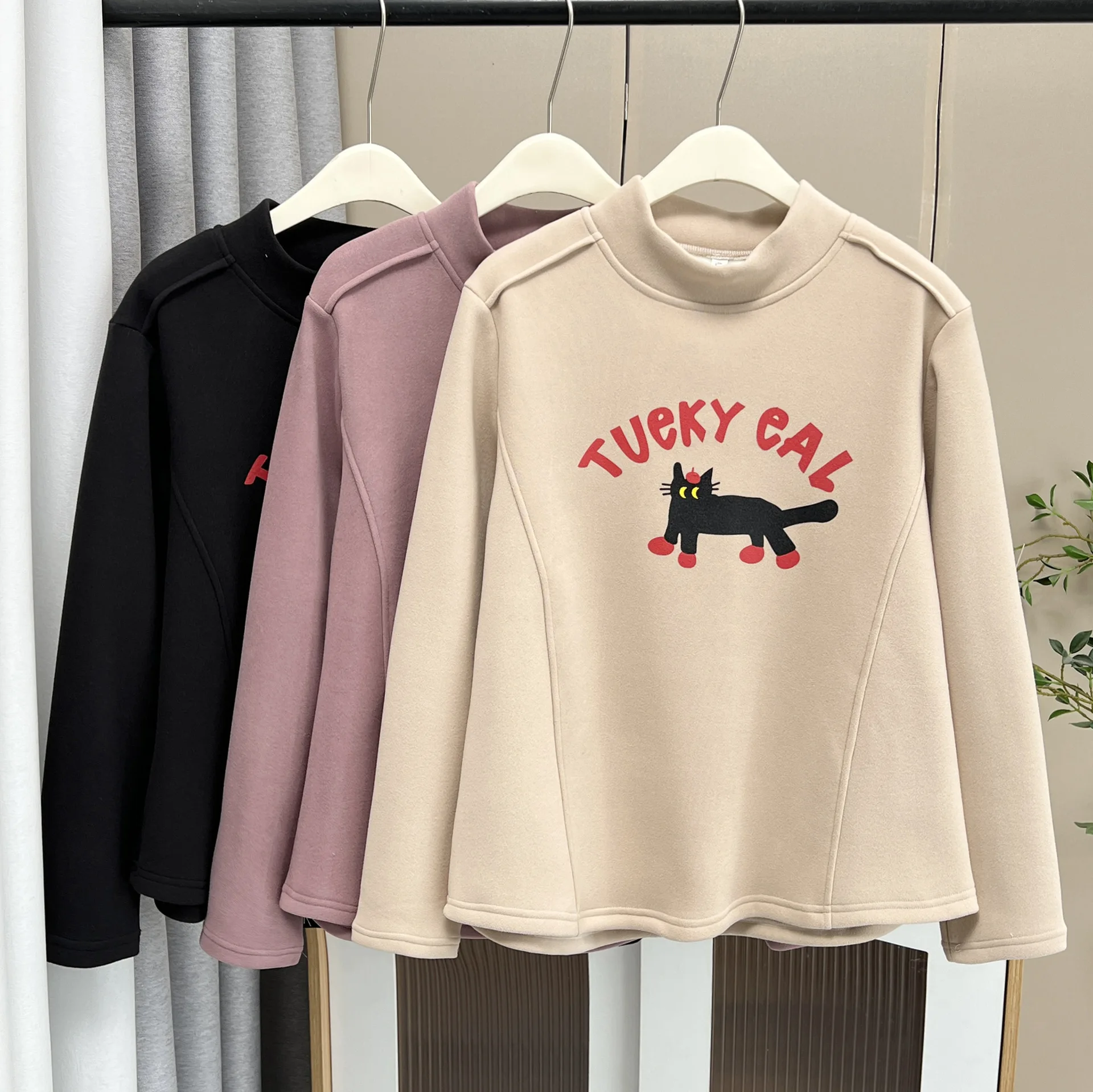 XXXXL Fashion Plus Size Women's T-Shirt Winter New Simple three-dimensional Cut Fleece Warm Long Sleeved Tops 9690