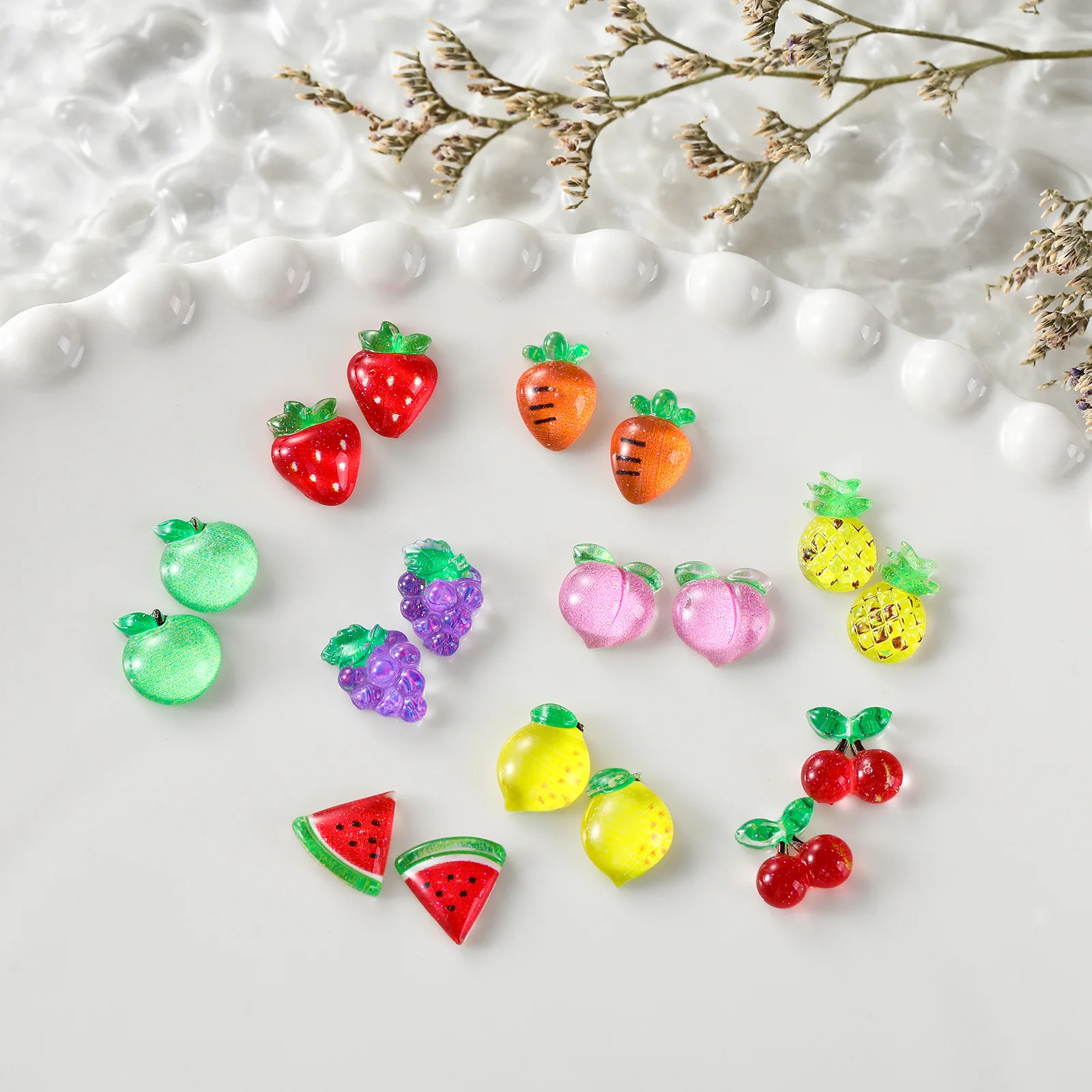 100Pcs 체리 네일 아트 매력 DIY 네일 장식을 위한 디자인을 특징으로 하는 수지 과일 시리즈, 신선하고 활기찬 매니큐어에 적합