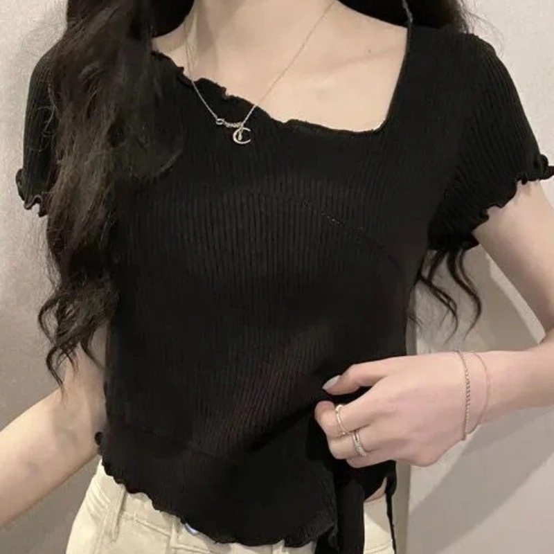 Yaz 2025, Yazında Kadınlar için Kısa Sıcak Kız Düzensiz Örme Kısa kollu tişört Yeni Tasarım Niş Üst