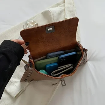 حقيبة كروس أنيقة برشام عتيقة - جلد صناعي مقاوم للماء، حزام قابل للتعديل، لون خالص مع إغلاق قفل قبلة 6