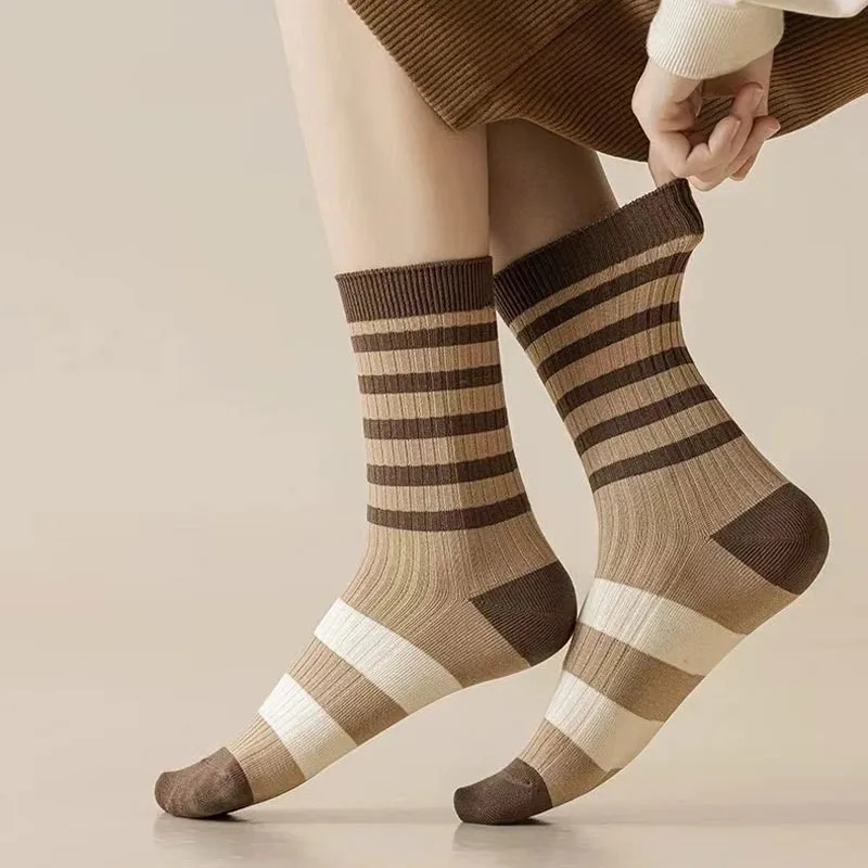 5 Pairs of Solid Color Women's Casual Autumn Socks - Medium Length