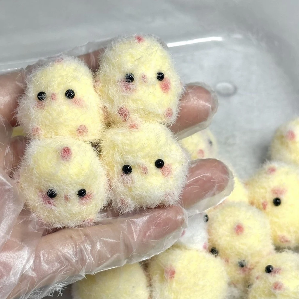 2Pcs Chicken Pinch Music Decompression Toys Mini Finger Sensory Pinch Slow Rebound Mud Feel Simulation Animal Chickens Pendant 2
