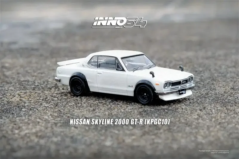 

INNO 1:64 NISSAN SKYLINE 2000 GT-R (KPGC10) White Diecast Model Car