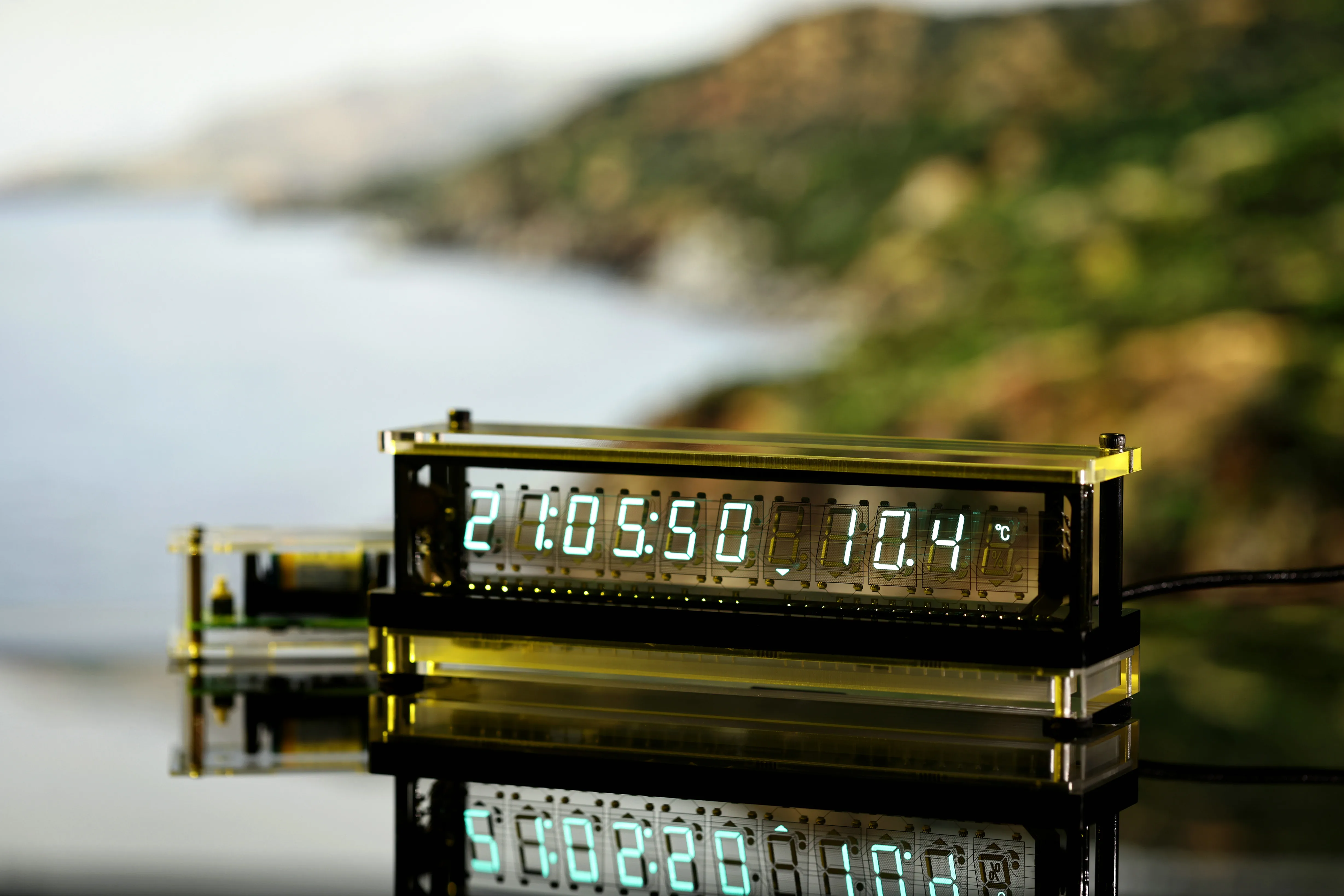 

Transparent VFD screen VFD clock benchmark IV18 transparent base VFD screen wireless temperature and humidity measurement